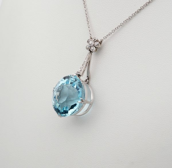Antique Art Deco 20.00ct Natural Aquamarine and Diamond Platinum Necklace