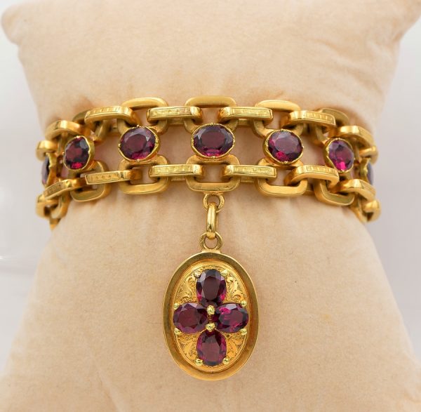 Antique Victorian 28.00ct Garnet Rare French Origin 18ct Gold Bracelet