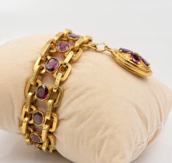 Antique Victorian 28.00ct Garnet Rare French Origin 18ct Gold Bracelet