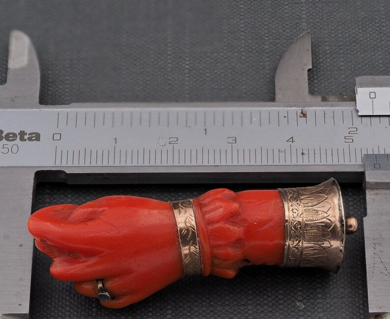 Antique Georgian Sciacca Coral Figa Hand 18ct Gold Brooch