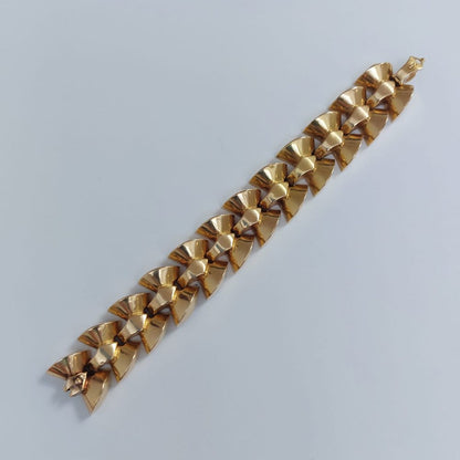 Vintage 1940s Fancy Bow Link 18ct Yellow Gold Tank Bracelet