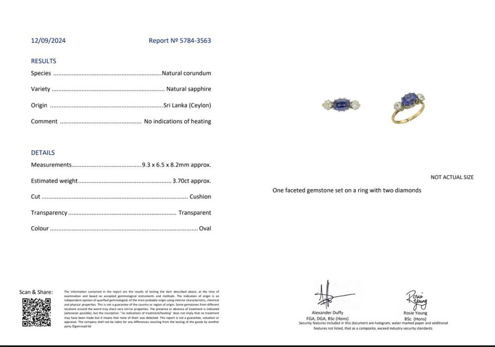 18 Carat Yellow Gold Three-Stone Ring With 3.70 Carat Natural Sapphire And Diamonds