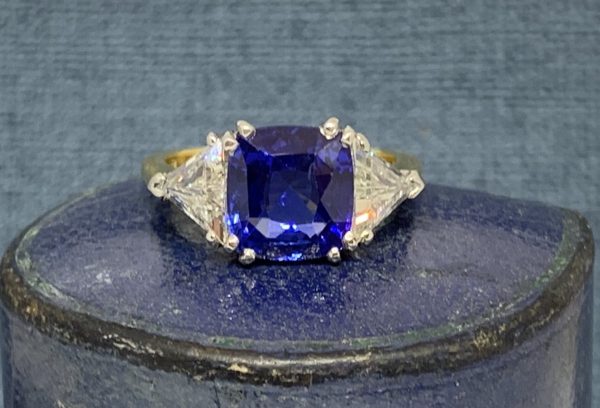 Sapphire and diamond engagement ring 4 carats
