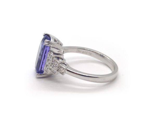 Tanzanite and Diamond Ring in 18ct White Gold, 4.75ct