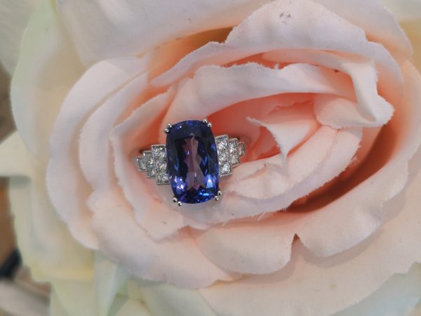 Tanzanite and Diamond Ring in 18ct White Gold, 4.75ct