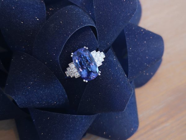 Tanzanite and Diamond Ring in 18ct White Gold, 4.75ct