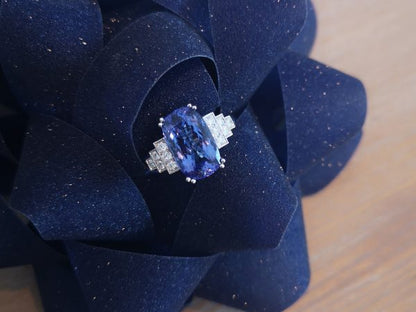 Tanzanite and Diamond Ring in 18ct White Gold, 4.75ct