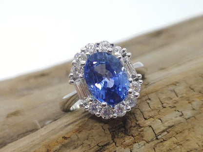 Sapphire and Diamond Engagement Ring in 18ct White Gold, 4.74ct