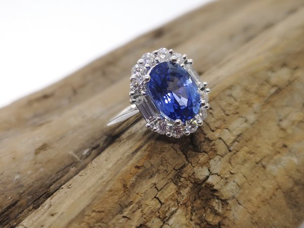 Sapphire and Diamond Engagement Ring in 18ct White Gold, 4.74ct