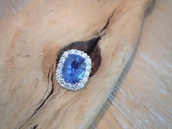 Sri Lankan Sapphire and Diamond Cluster Ring, 8.77ct