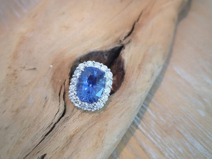Sri Lankan Sapphire and Diamond Cluster Ring, 8.77ct