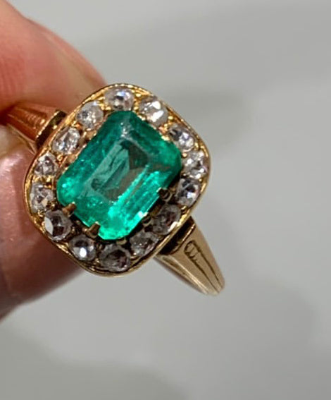 Antique emerald and cluster diamond ring