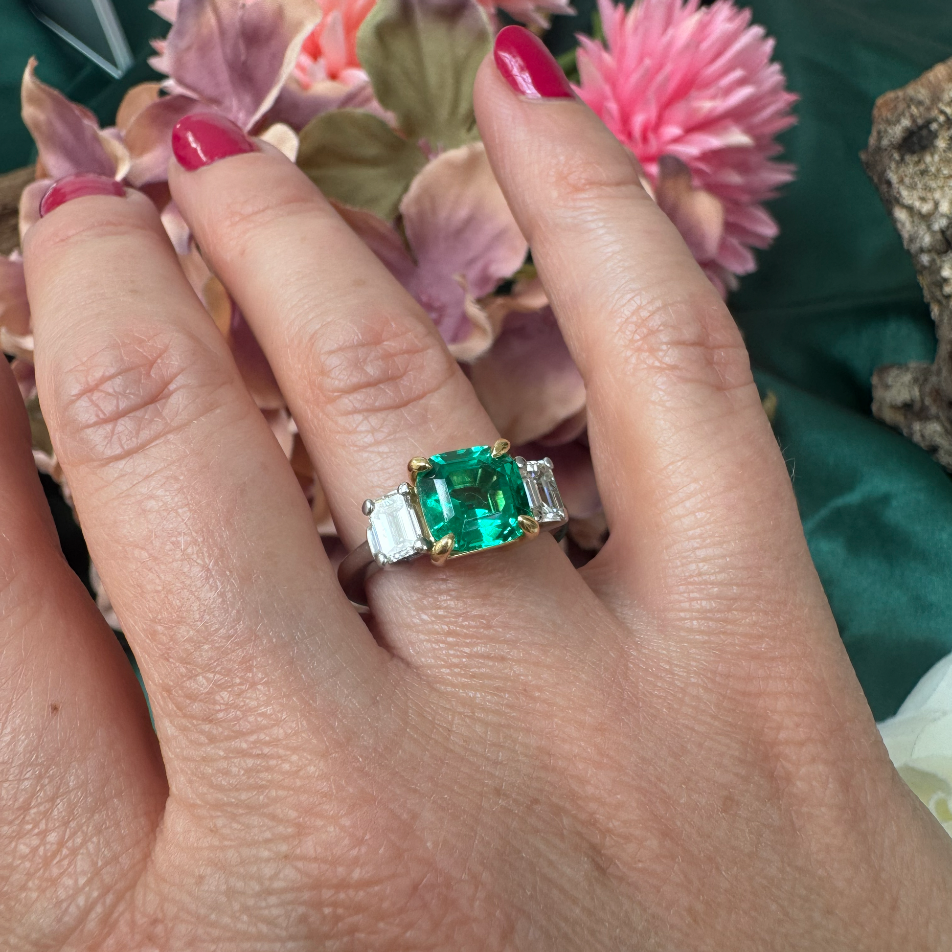 No Oil Colombian Emerald And Diamond Ring