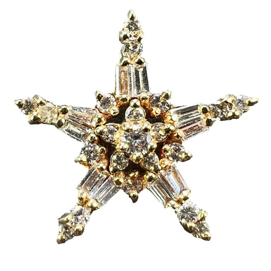 Diamond star pendant in gold.