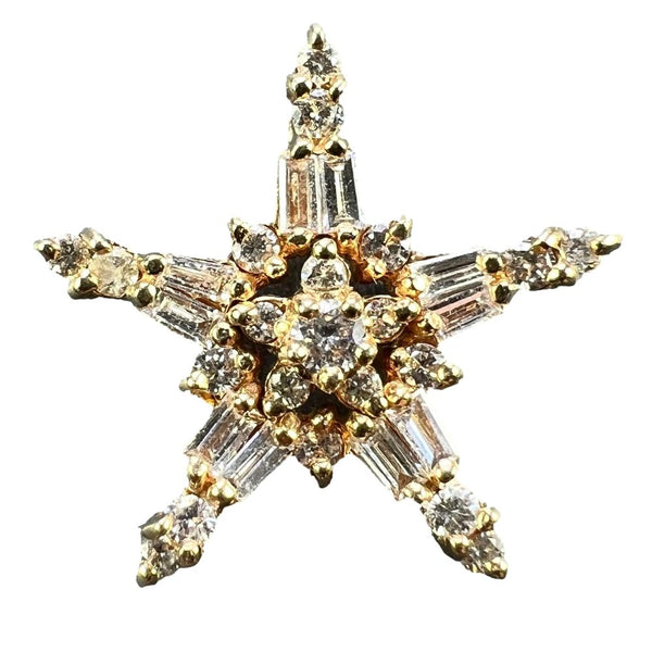 Diamond star pendant in gold.
