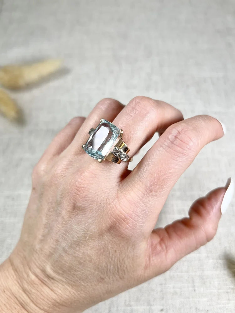 Vintage 1940s Retro Aquamarine and Diamond Tank Ring in 18ct Rose Gold