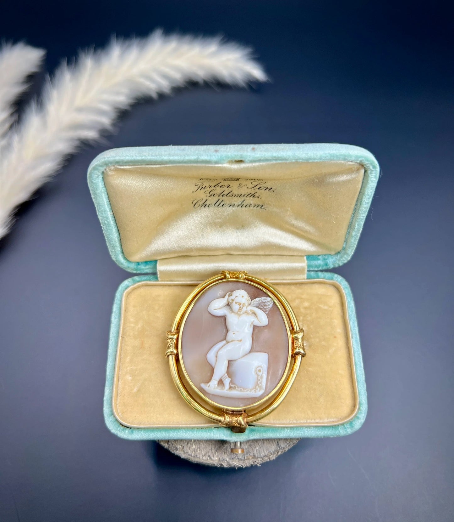 Antique 15 ct Gold, Early Victorian Cherub Shell Cameo Portrait Brooch