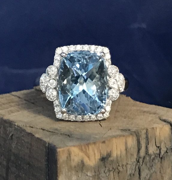Aquamarine and diamond Cluster Dress ring, 6.50 carats, White Gold