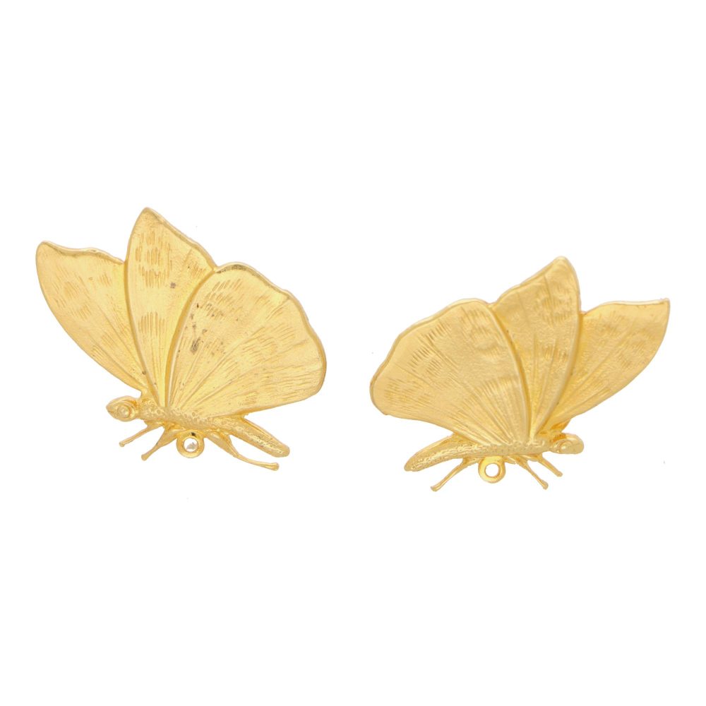 Butterfly earrings in gold.
