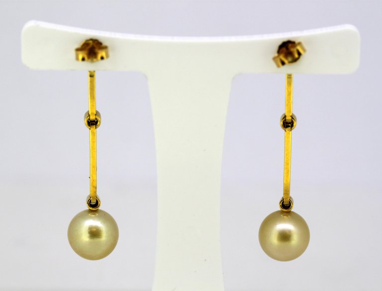 Boodles & Dunthorne Diamond and Pearl Earrings