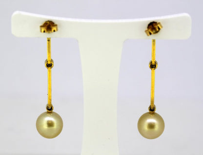 Boodles & Dunthorne Diamond and Pearl Earrings