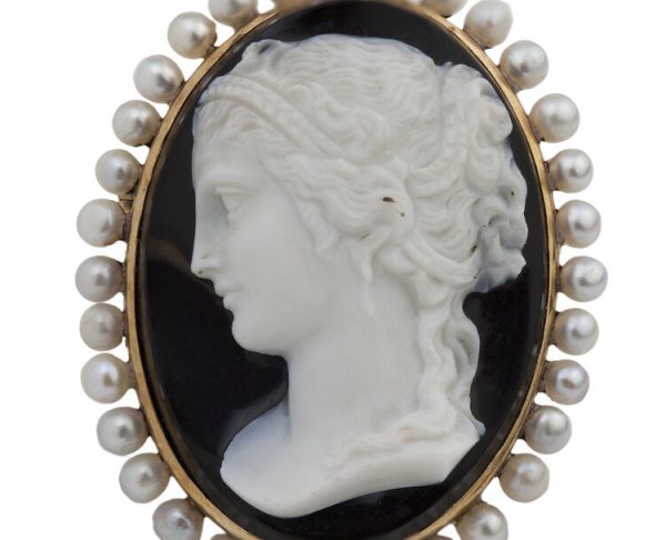 Antique French Victorian 18 Carat Gold Sardonyx Shell Cameo on Onyx circa 1850s