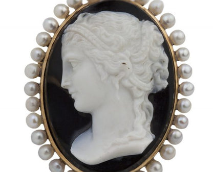 Antique French Victorian 18 Carat Gold Sardonyx Shell Cameo on Onyx circa 1850s