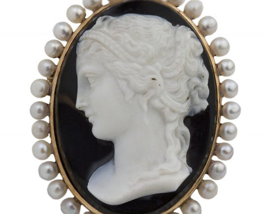 Antique French Victorian 18 Carat Gold Sardonyx Shell Cameo on Onyx circa 1850s