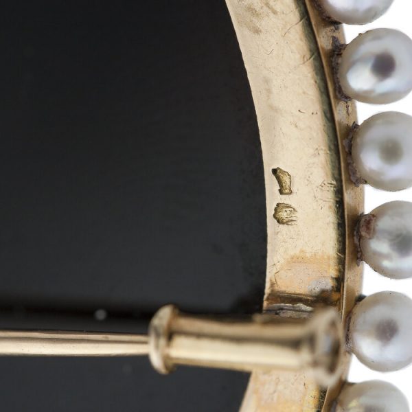 Antique French Victorian 18 Carat Gold Sardonyx Shell Cameo on Onyx circa 1850s