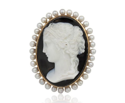 Antique French Victorian 18 Carat Gold Sardonyx Shell Cameo on Onyx circa 1850s