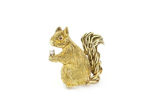 Vintage Textured 18ct Yellow Gold Brooch Squirrel Holding a Diamond