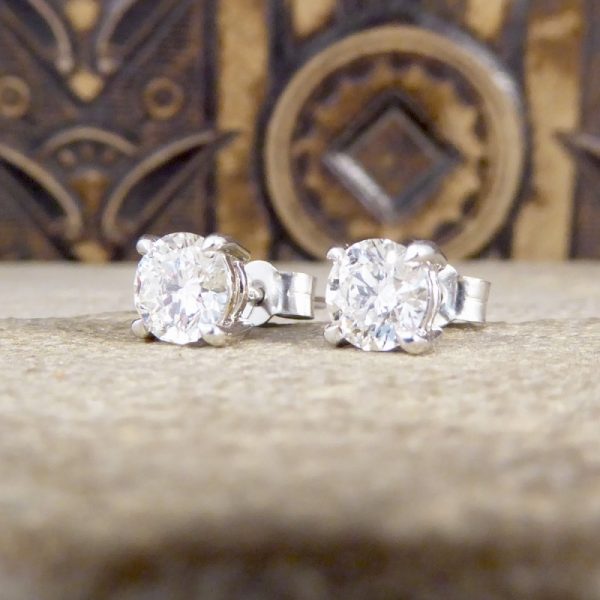 Modern 1.37ct Round Brilliant Cut Diamond Stud Earrings