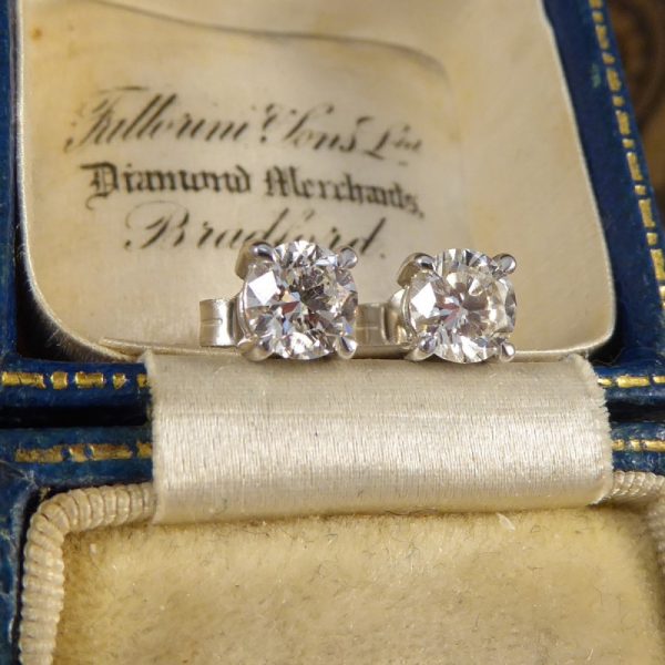 Modern 1.37ct Round Brilliant Cut Diamond Stud Earrings