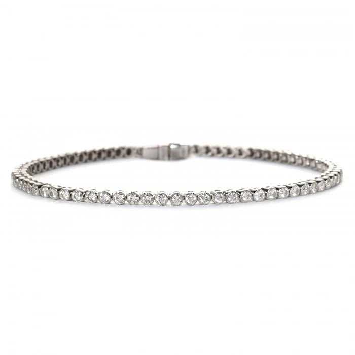 Modern 1.92ct Diamond Line Tennis Bracelet in Platinum