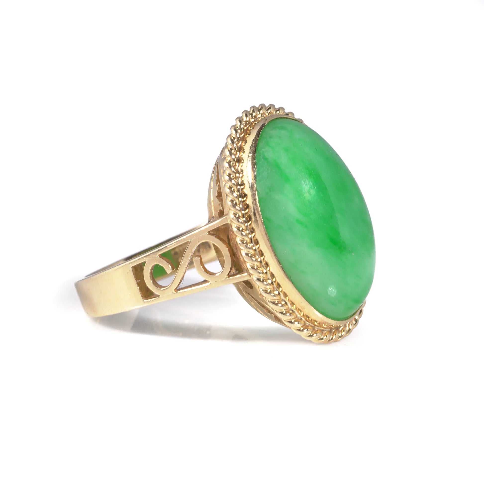 Vintage 18 Carat Gold Wah Hing Jade Cabochon Gold Ring (c.1990's)