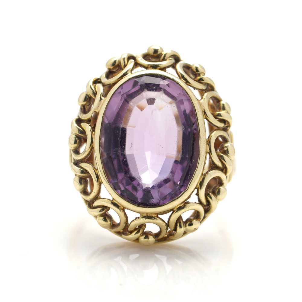 Vintage 6.30ct Oval Amethyst and 14ct Yellow Gold Dress Ring