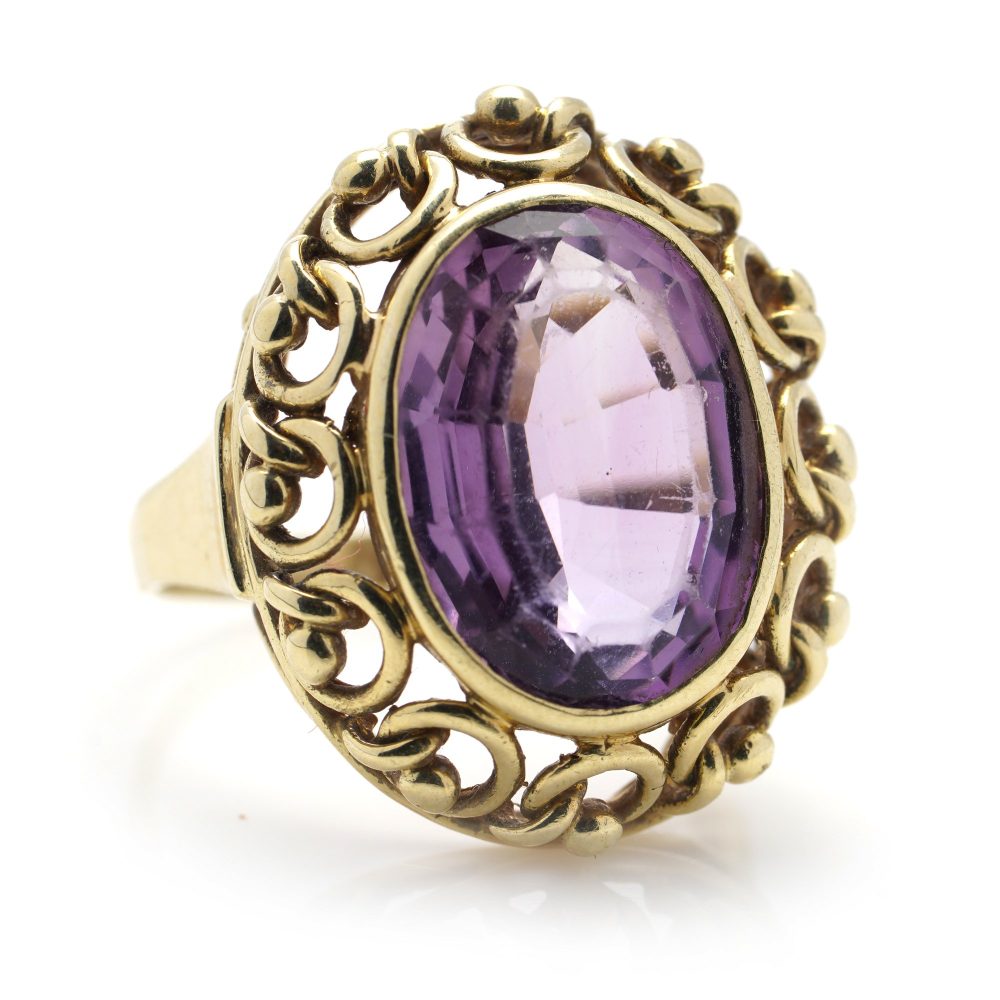Vintage 6.30ct Oval Amethyst and 14ct Yellow Gold Dress Ring