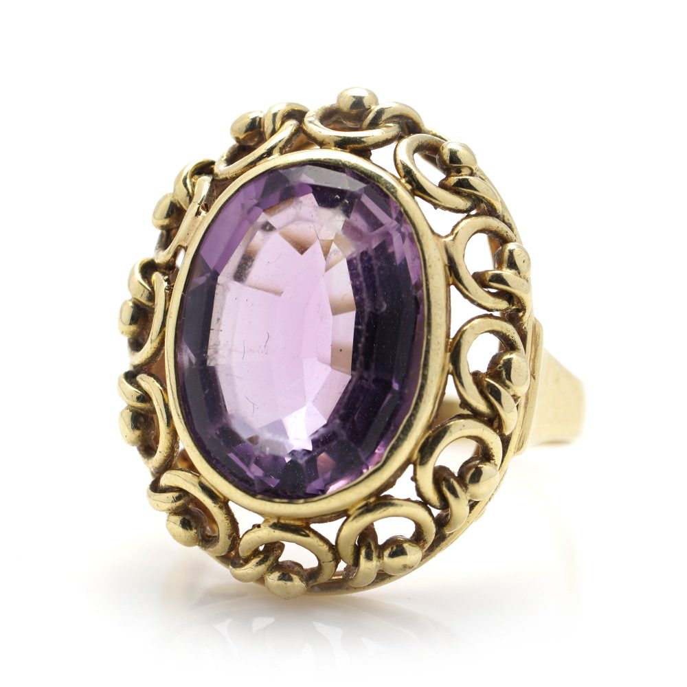 Vintage 6.30ct Oval Amethyst and 14ct Yellow Gold Dress Ring