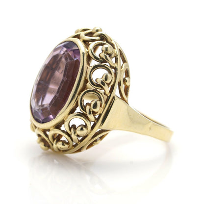 Vintage 6.30ct Oval Amethyst and 14ct Yellow Gold Dress Ring