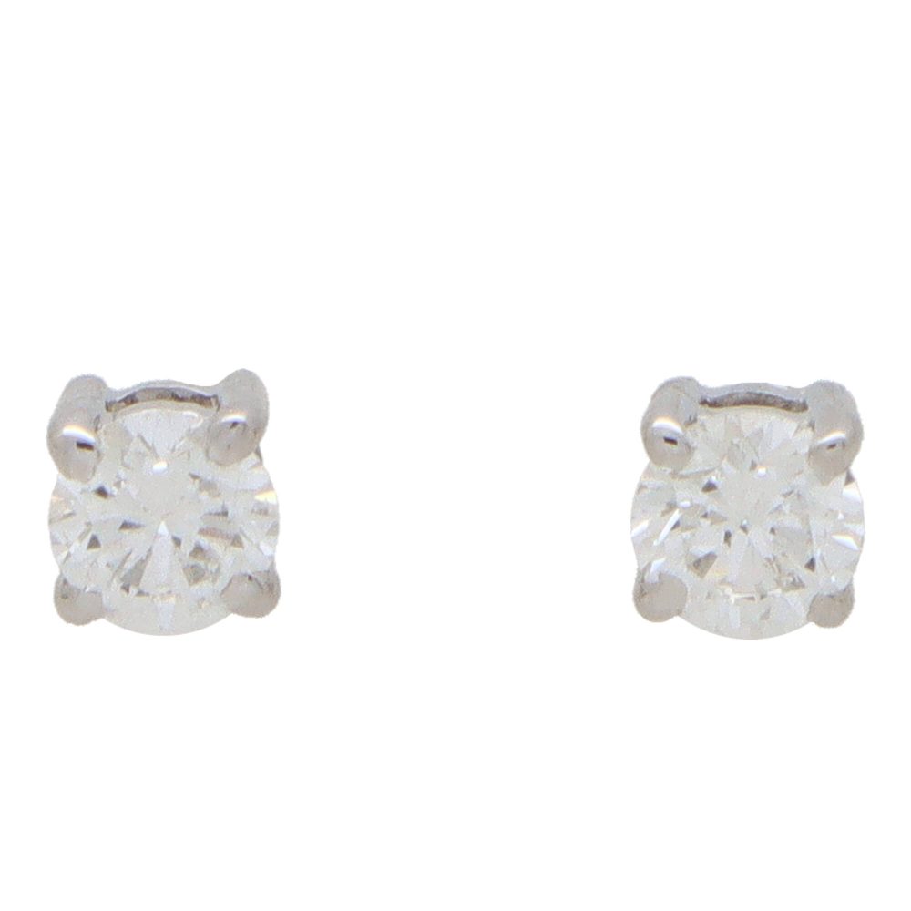 Diamond stud earrings in white gold.