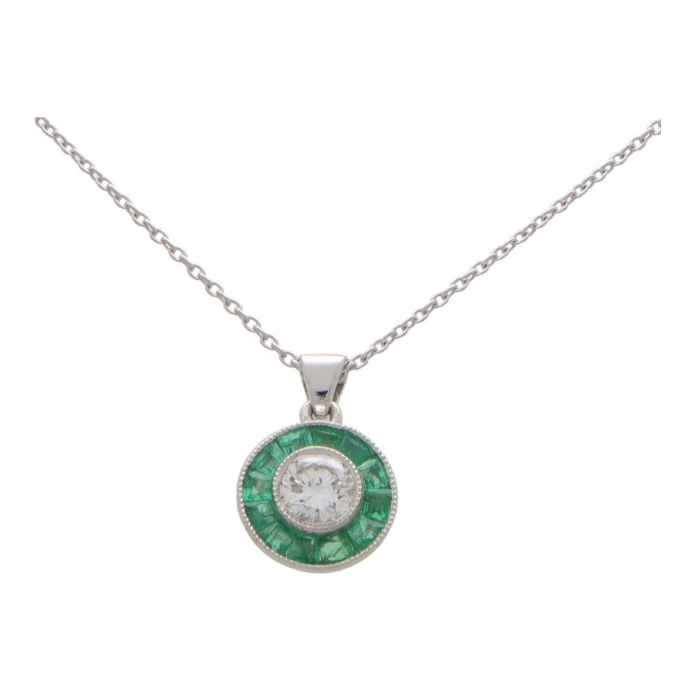 Diamond and emerald necklace in white gold.