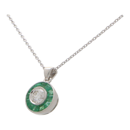 Diamond and emerald necklace in white gold.