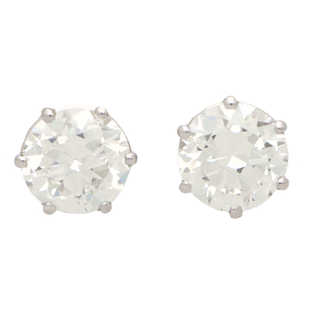 Solitaire certified diamond stud earrings set in gold,
