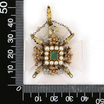 Antique Georgian 15ct Gold Chalcedony Maltese Cross Pendant and Chain, Circa 1830