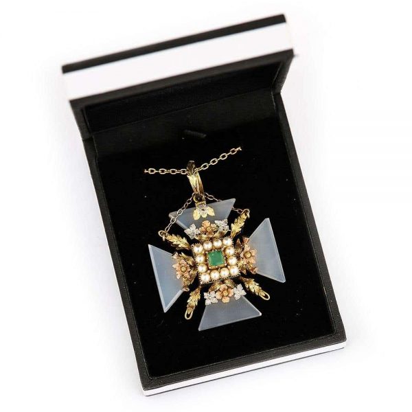 Antique Georgian 15ct Gold Chalcedony Maltese Cross Pendant and Chain, Circa 1830