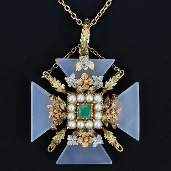 Antique Georgian 15ct Gold Chalcedony Maltese Cross Pendant and Chain, Circa 1830