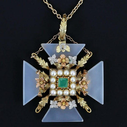 Antique Georgian 15ct Gold Chalcedony Maltese Cross Pendant and Chain, Circa 1830