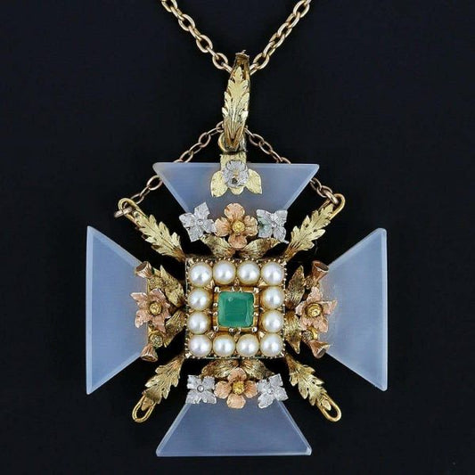 Antique Georgian 15ct Gold Chalcedony Maltese Cross Pendant and Chain, Circa 1830