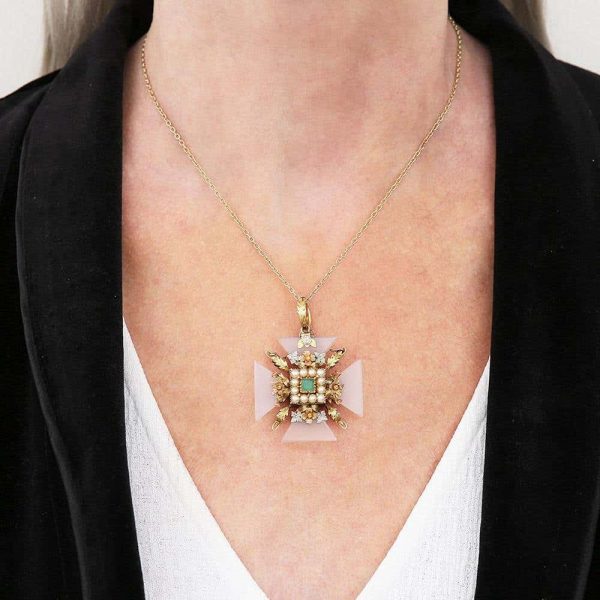 Antique Georgian 15ct Gold Chalcedony Maltese Cross Pendant and Chain, Circa 1830