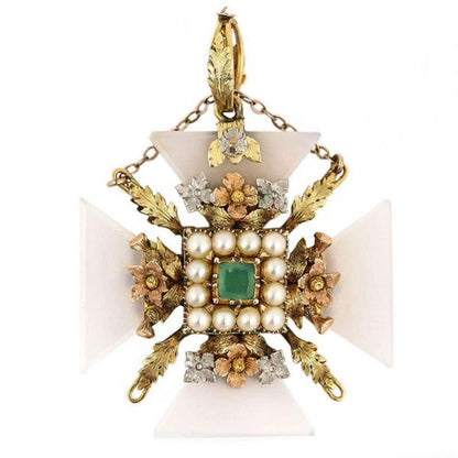 Antique Georgian 15ct Gold Chalcedony Maltese Cross Pendant and Chain, Circa 1830